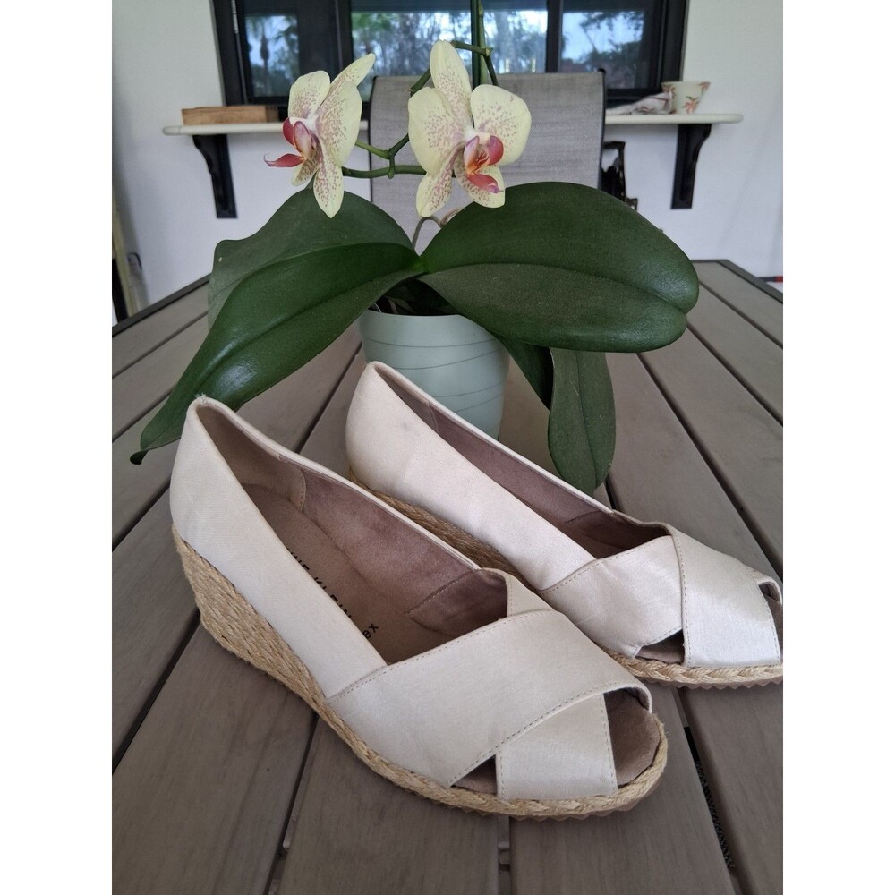 Anne Klein Akelisha TAN Wedge Size 9M SB5